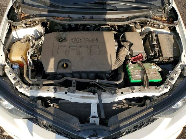 2018 TOYOTA COROLLA — Engine bay