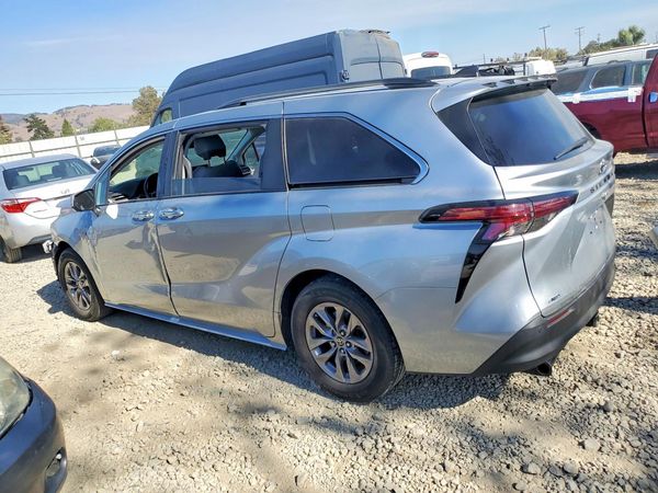 2022 TOYOTA SIENNA XLE — DSRA