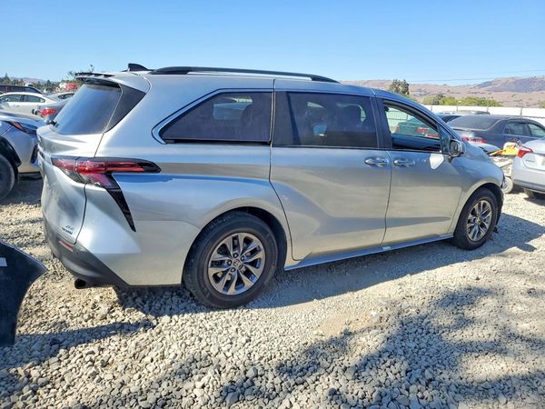 2022 TOYOTA SIENNA XLE — PSRA