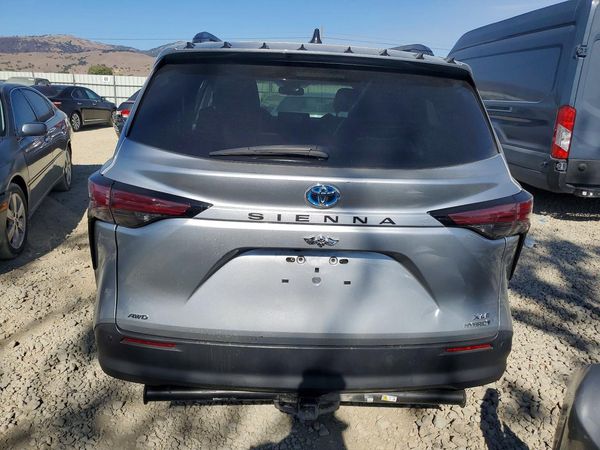 2022 TOYOTA SIENNA XLE — DIRR