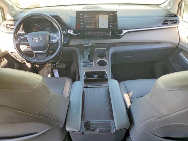 2022 TOYOTA SIENNA XLE — CKPT