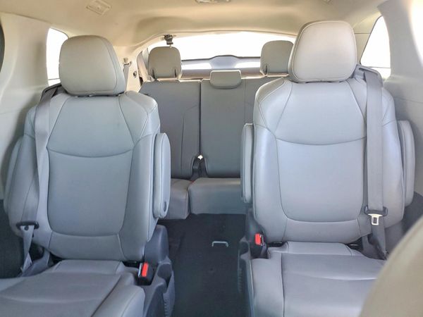2022 TOYOTA SIENNA XLE — SUVN
