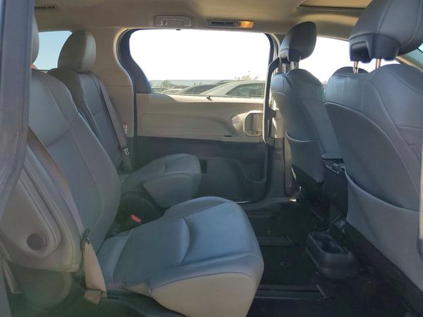 2022 TOYOTA SIENNA XLE — PSRS
