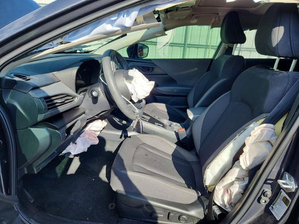 2025 SUBARU CROSSTREK Premium — DENT