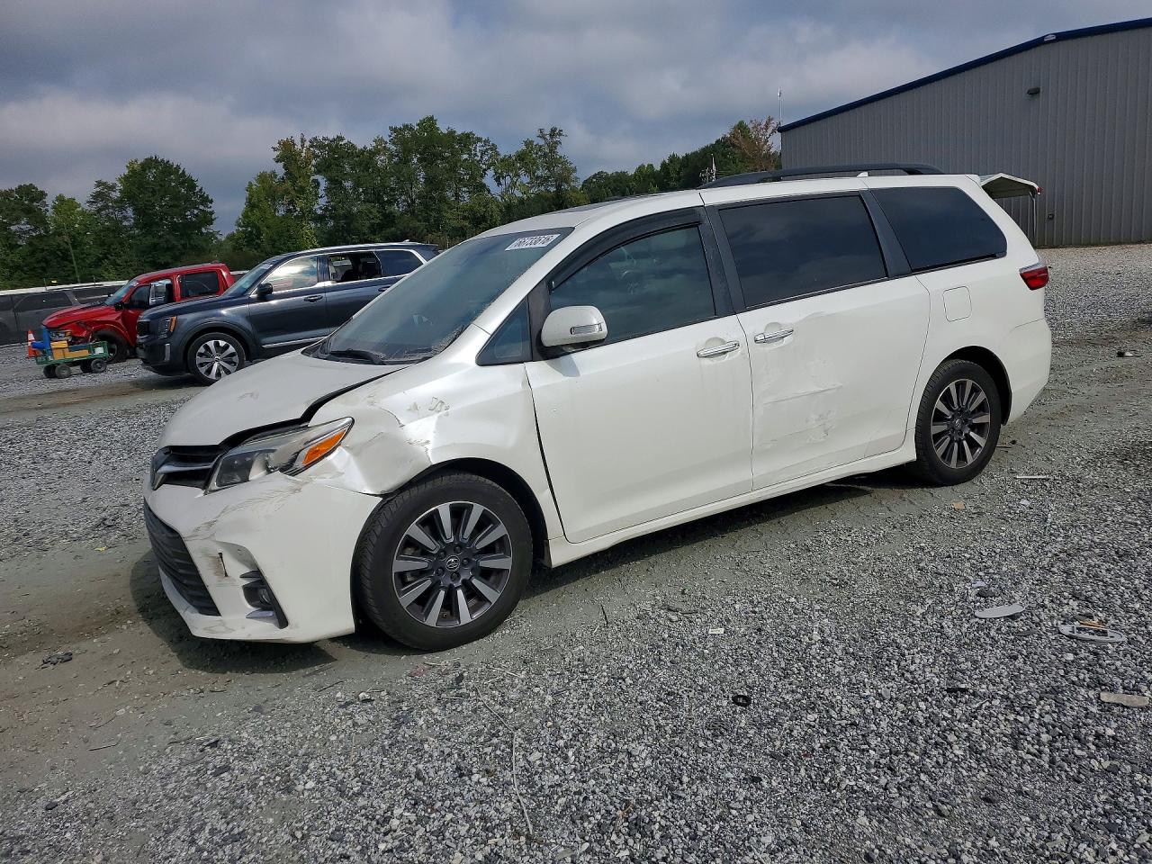 2018 TOYOTA SIENNA