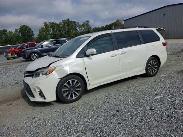 2018 TOYOTA SIENNA