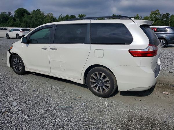 2018 TOYOTA SIENNA