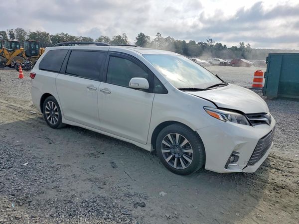 2018 TOYOTA SIENNA
