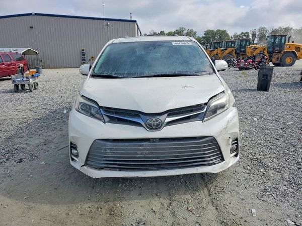 2018 TOYOTA SIENNA