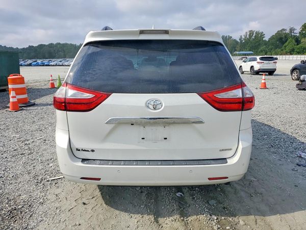 2018 TOYOTA SIENNA