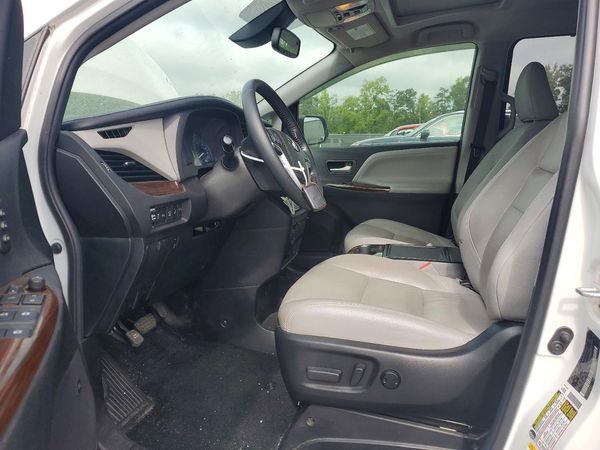 2018 TOYOTA SIENNA