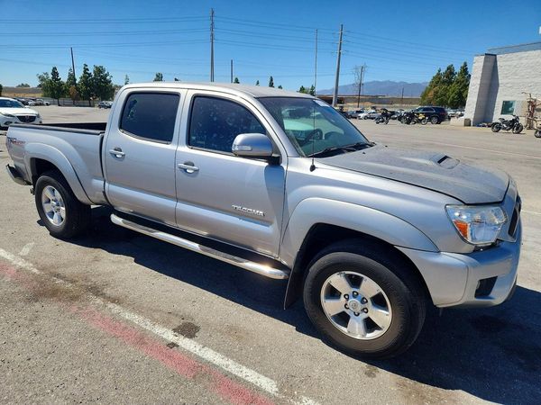 2015 TOYOTA TACOMA Delux Grade