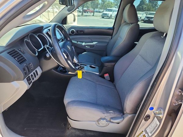 2015 TOYOTA TACOMA Delux Grade