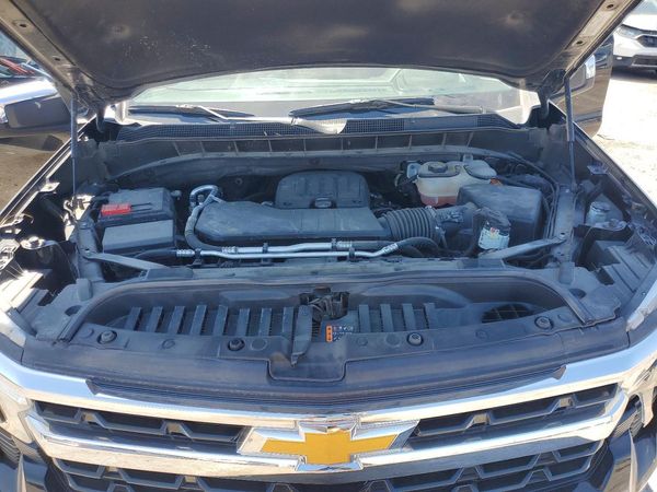 2023 CHEVROLET SILVERADO LT — Engine bay