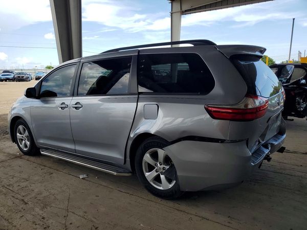 2017 TOYOTA SIENNA