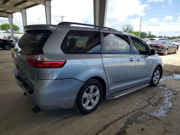 2017 TOYOTA SIENNA