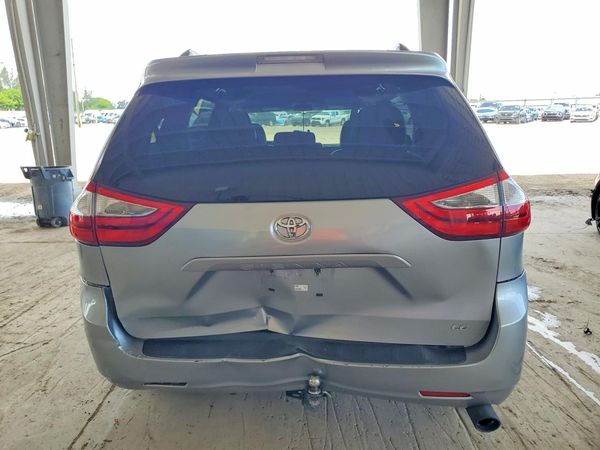 2017 TOYOTA SIENNA