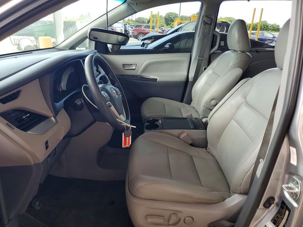 2017 TOYOTA SIENNA