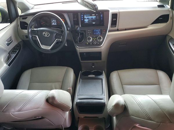 2017 TOYOTA SIENNA