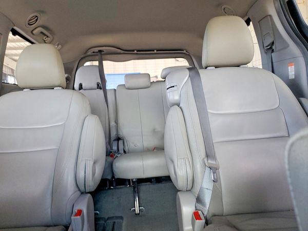 2017 TOYOTA SIENNA