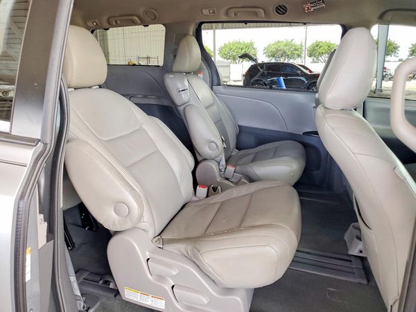 2017 TOYOTA SIENNA