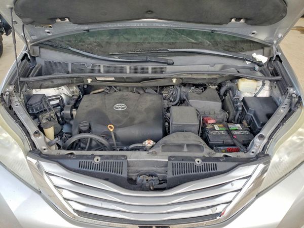2017 TOYOTA SIENNA