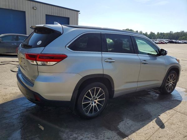 2017 TOYOTA HIGHLANDER SE/XLE