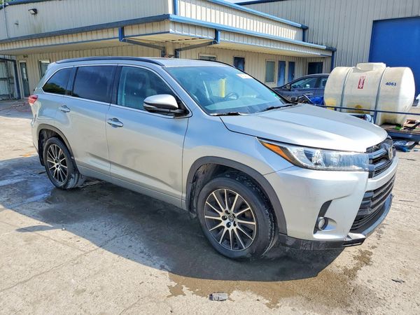 2017 TOYOTA HIGHLANDER SE/XLE