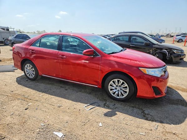 2014 TOYOTA CAMRY — Passenger 3/4