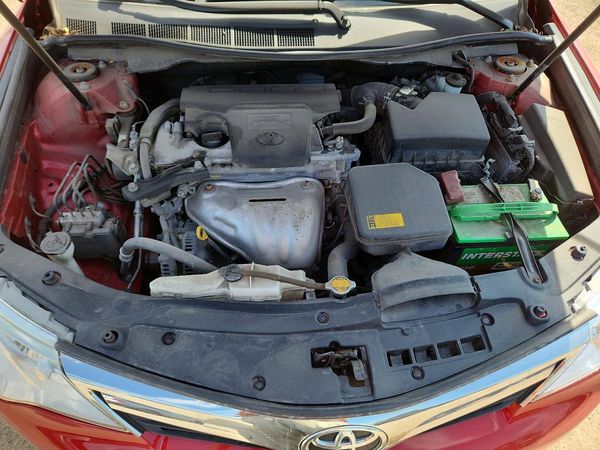 2014 TOYOTA CAMRY — Engine bay