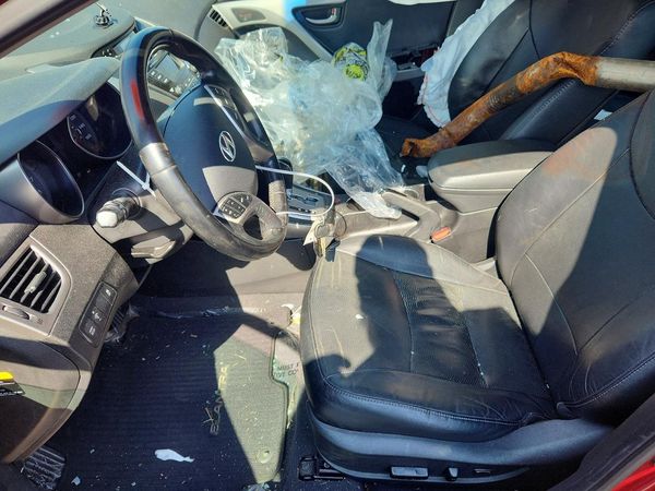 2013 HYUNDAI ELANTRA — DENT