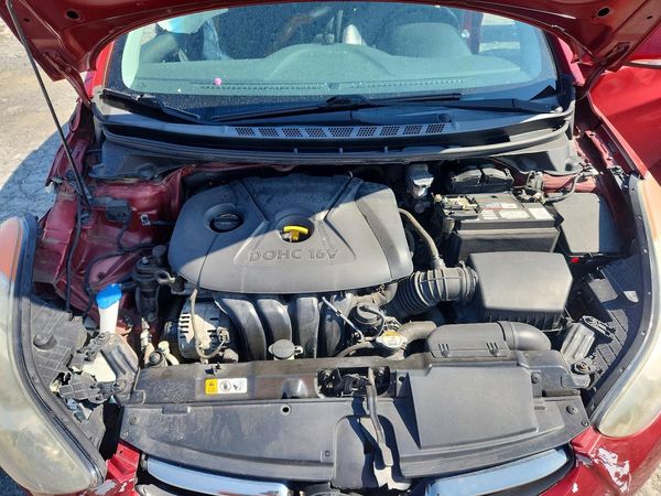 2013 HYUNDAI ELANTRA — Engine bay