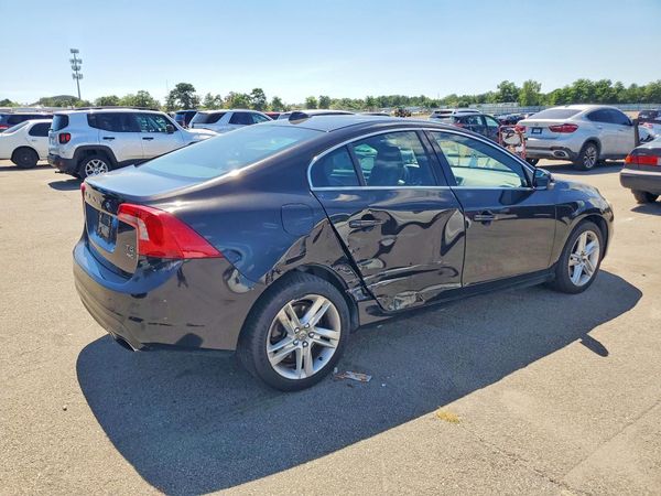 2015 VOLVO S60 Premier (non R design)