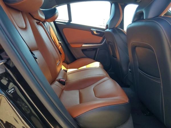 2015 VOLVO S60 Premier (non R design)