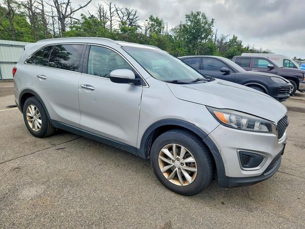 2016 KIA SORENTO L / LX