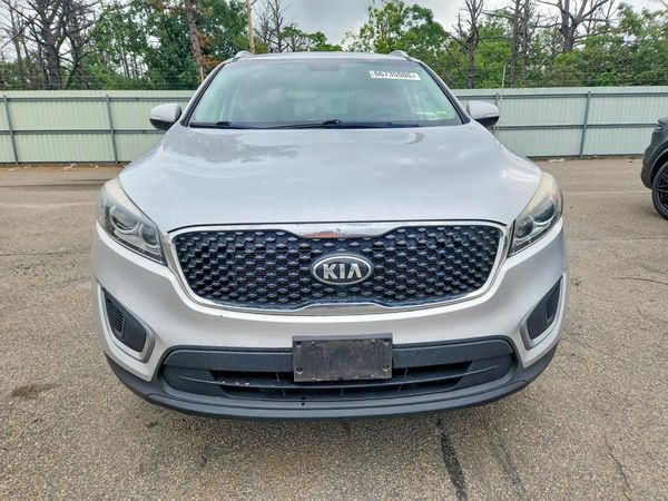 2016 KIA SORENTO L / LX