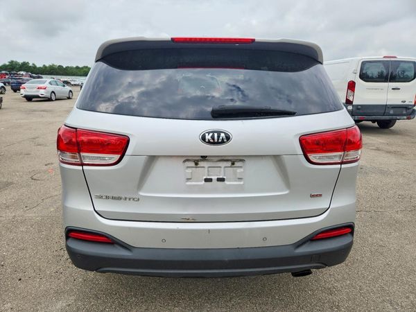 2016 KIA SORENTO L / LX