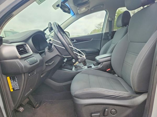 2016 KIA SORENTO L / LX