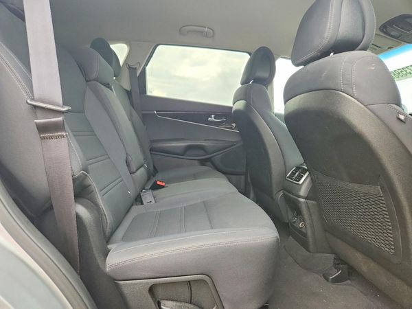 2016 KIA SORENTO L / LX