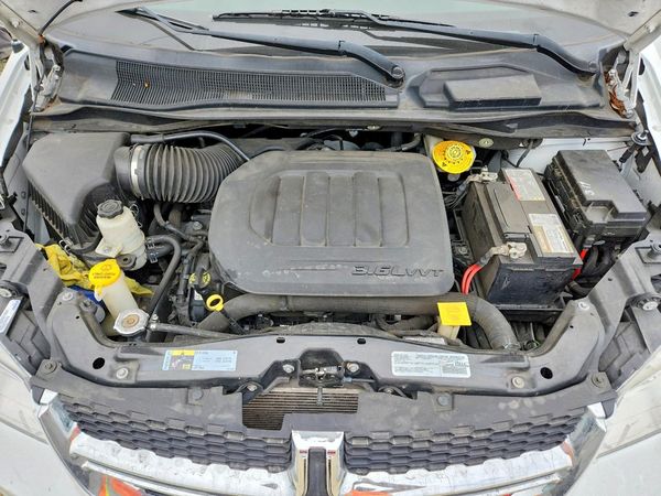 2019 DODGE GRAND CARAVAN SXT — Engine bay