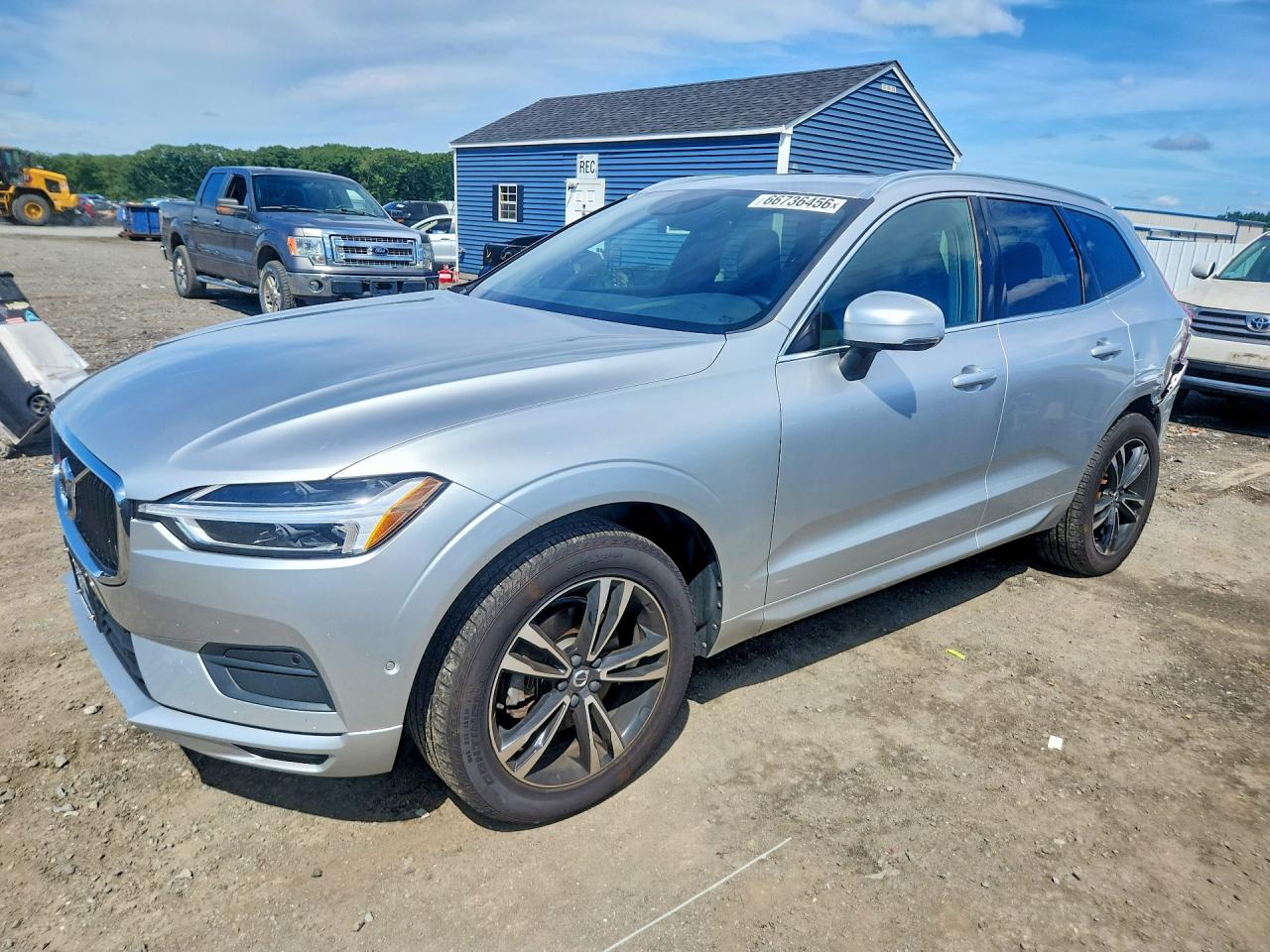 2018 VOLVO XC60 Momentum