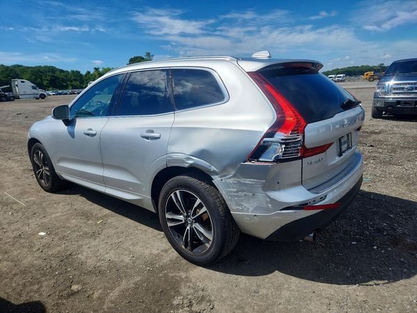 2018 VOLVO XC60 Momentum