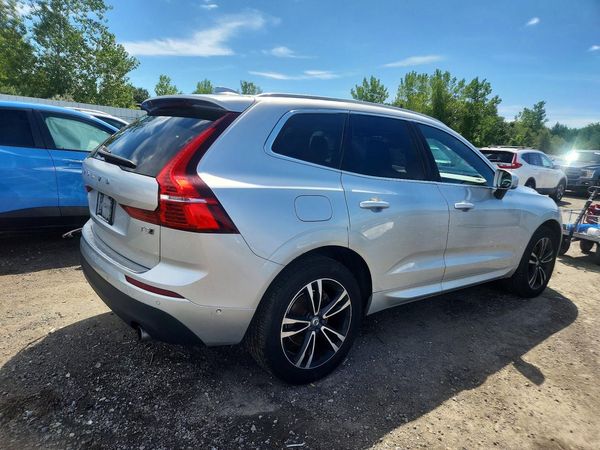 2018 VOLVO XC60 Momentum