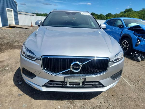 2018 VOLVO XC60 Momentum
