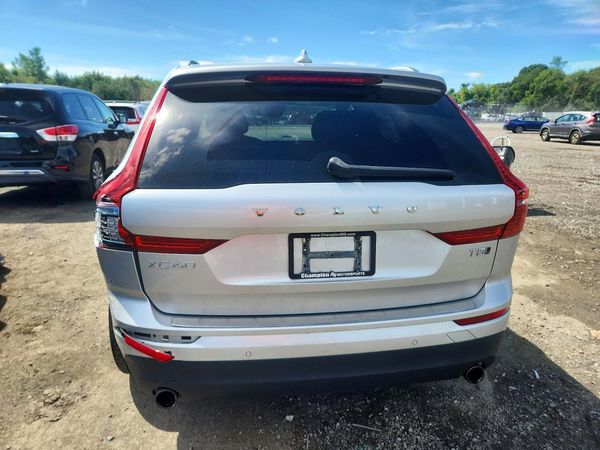 2018 VOLVO XC60 Momentum