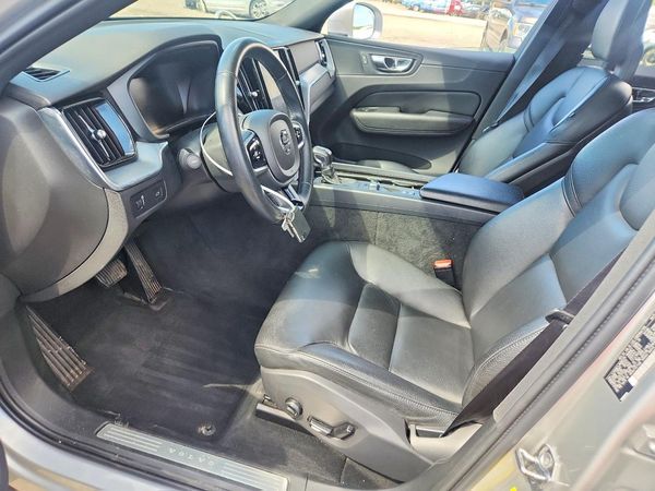 2018 VOLVO XC60 Momentum