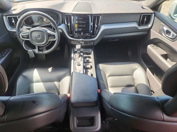 2018 VOLVO XC60 Momentum