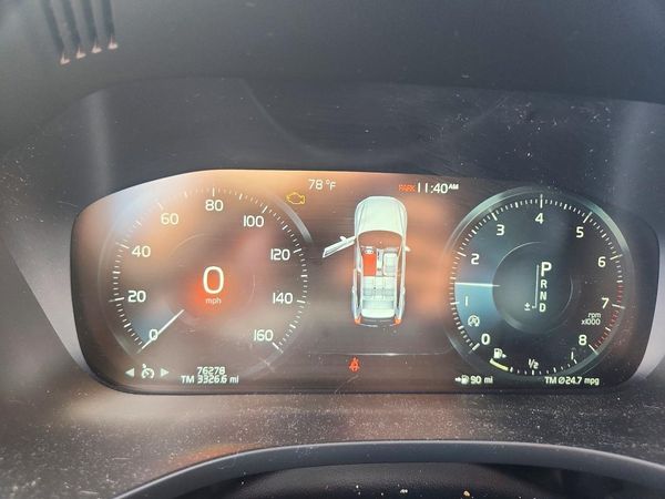 2018 VOLVO XC60 Momentum