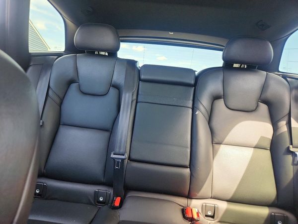 2018 VOLVO XC60 Momentum