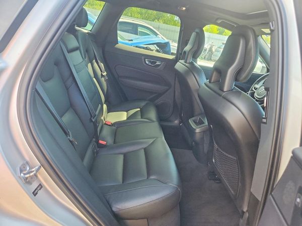 2018 VOLVO XC60 Momentum